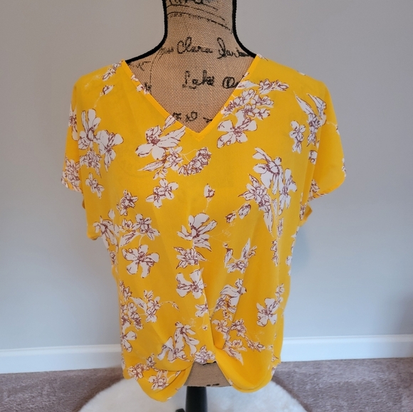 West Kei Tops - NWOT West Kei yellow floral top